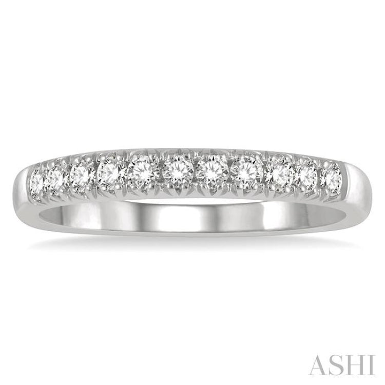 1/4 Ctw 11 Stone Round Cut Diamond Wedding Band in Platinum