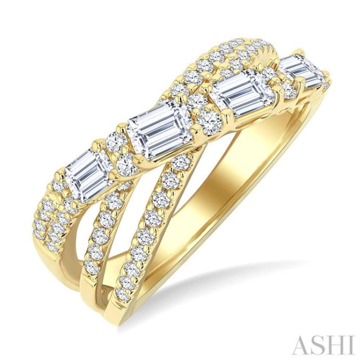 1 1/4 Ctw Emerald and Round Cut Diamond Split Crossover Fashion Ring in 14K Yellow Gold