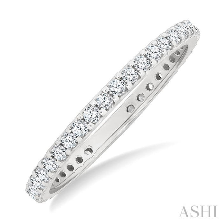 1/2 Ctw Round Cut Diamond Eternity Wedding Band in 14K White Gold