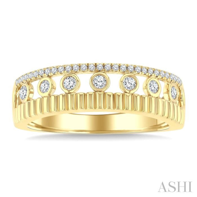 1/5 Ctw Bezel and Prong Set Round Cut Diamond Bold Fluted Fashion Ring in 10K Yellow Gold