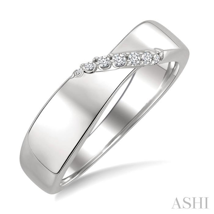 1/20 Ctw Round Cut Diamond Fashion Ring in Sterling Silver