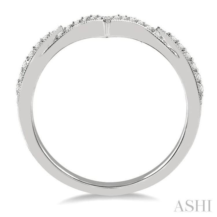 1/6 Ctw V-Shape Center Round Cut Diamond Wedding Band in 14K White Gold