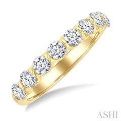 1 Ctw Wavy Channel Set 9-Stone Round Cut Diamond Fashion Band in 14K Yellow Gold