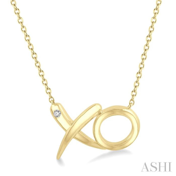 1/50 Ctw 'XO' Motif Round Cut Diamond Fashion Pendant With Chain in Yellow Gold Vermeil