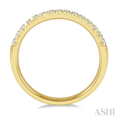 1/4 Ctw 15Stones Round Cut Diamond Wedding Band in 14K Yellow Gold