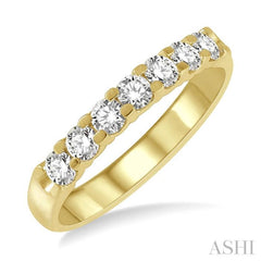 1/2 Ctw 7 Stone Round Cut Diamond Wedding Band in 14K Yellow Gold