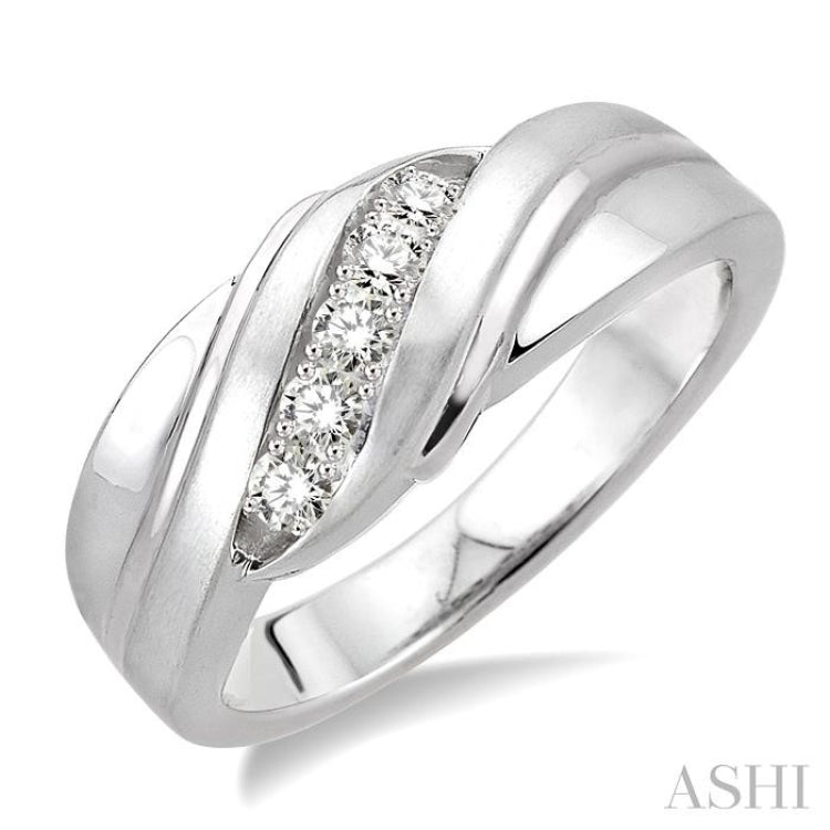 1/20 Ctw Round Cut Diamond Men's Ring in Sterling Silver