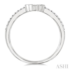 1/4 Ctw Baguette Cut Chevron Centerpiece Round Cut Diamond Wedding Band in 14K White Gold