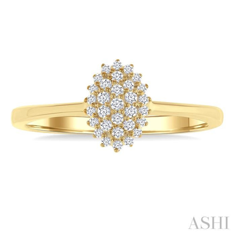 1/6 Ctw Petite Oval Shape Round Cut Diamond Cluster Fashion Ring in 10K Yellow Gold