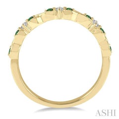 1.25 MM Emerald and 1/10 Ctw Round Cut Diamond Precious Wedding Band in 14K Yellow Gold